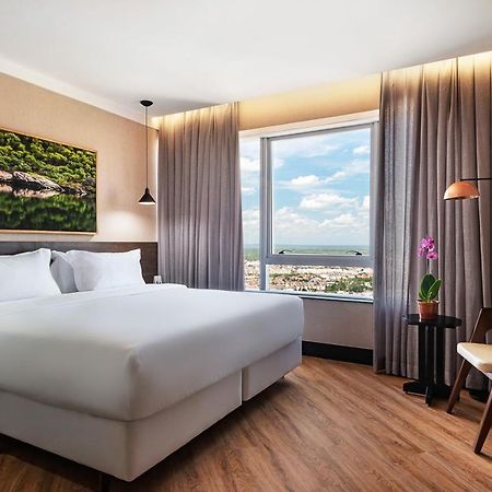 Nh Hotel 페이라 데 산타나 외부 사진