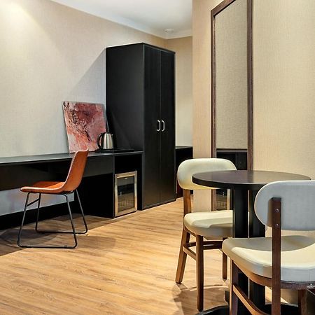 Nh Hotel 페이라 데 산타나 외부 사진