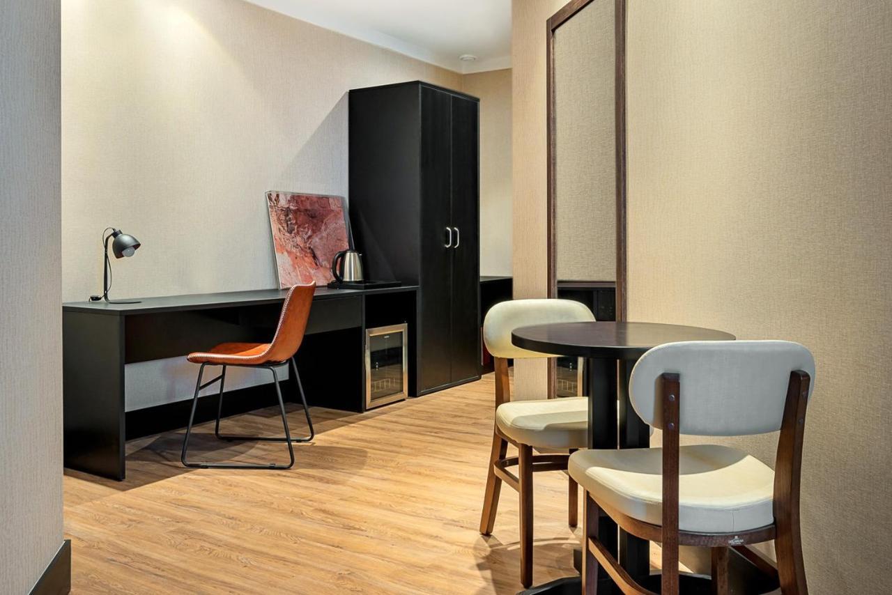 Nh Hotel 페이라 데 산타나 외부 사진