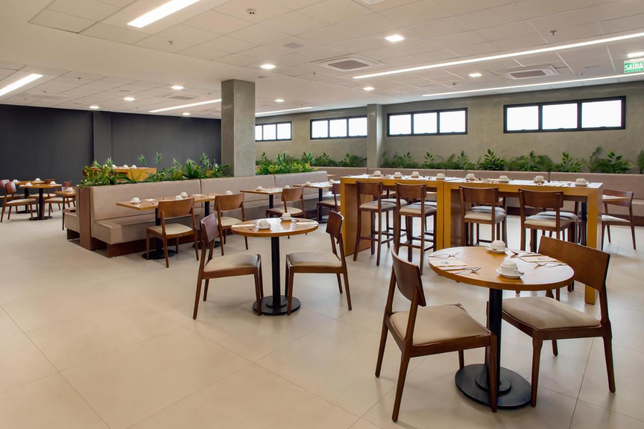 Nh Hotel 페이라 데 산타나 외부 사진