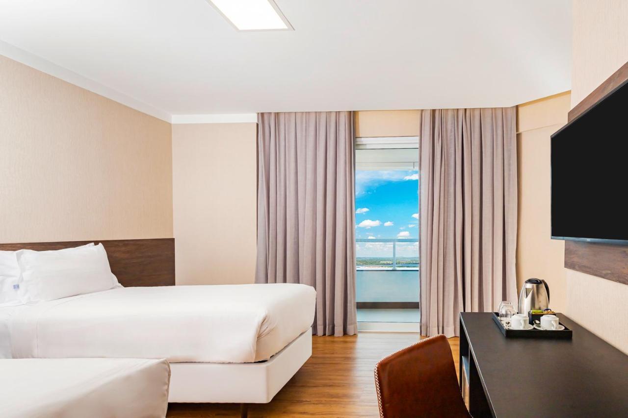 Nh Hotel 페이라 데 산타나 외부 사진