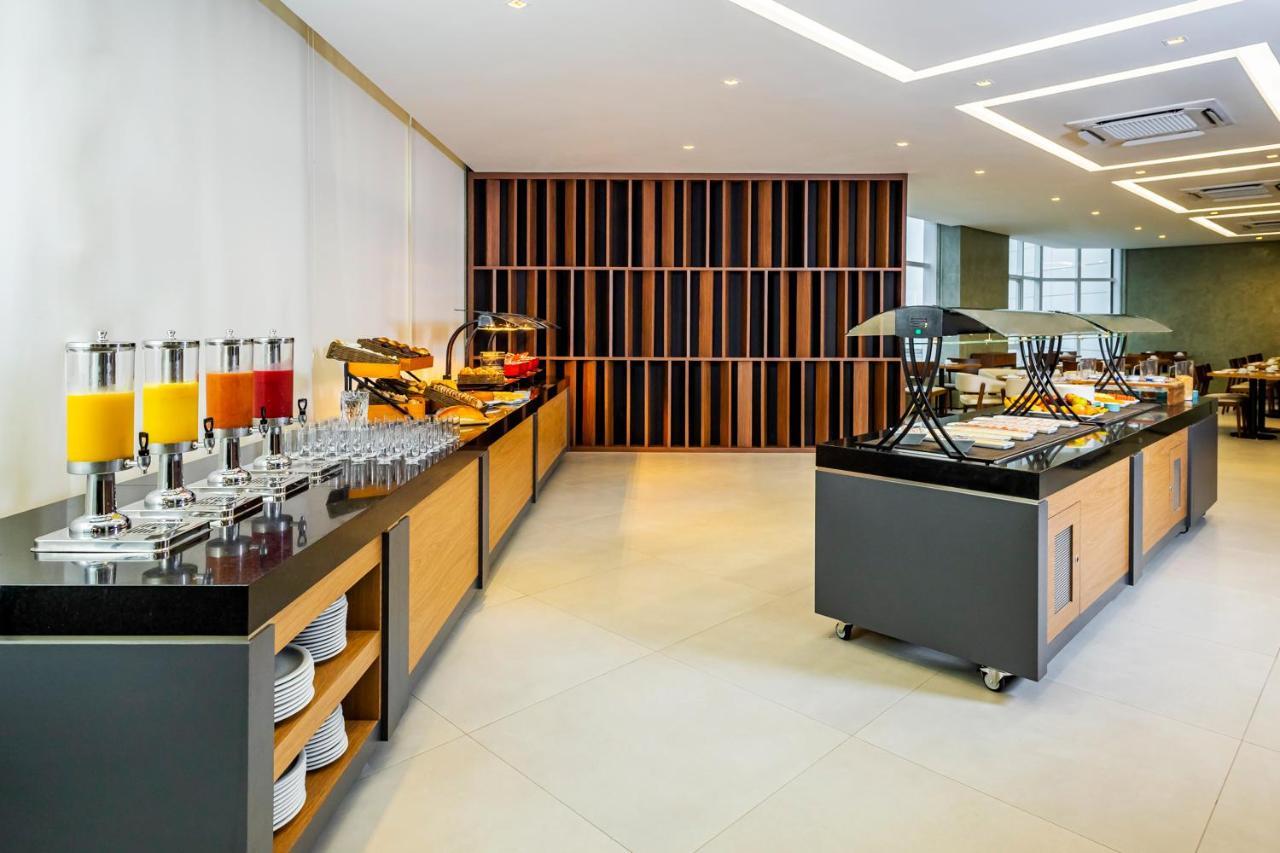 Nh Hotel 페이라 데 산타나 외부 사진