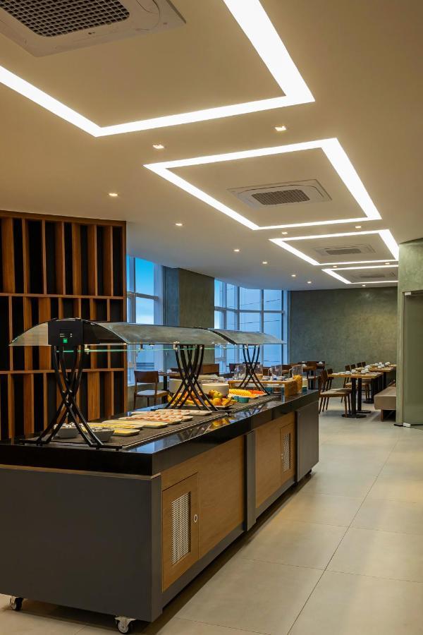 Nh Hotel 페이라 데 산타나 외부 사진
